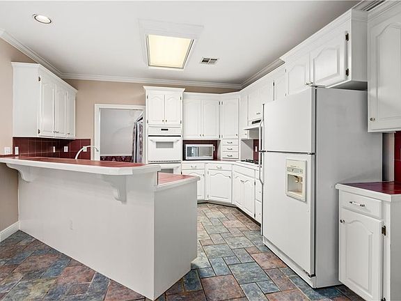3rd image of 918 Westshore Dr