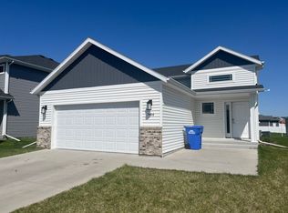 7466 17th St S, Fargo, ND 58104
