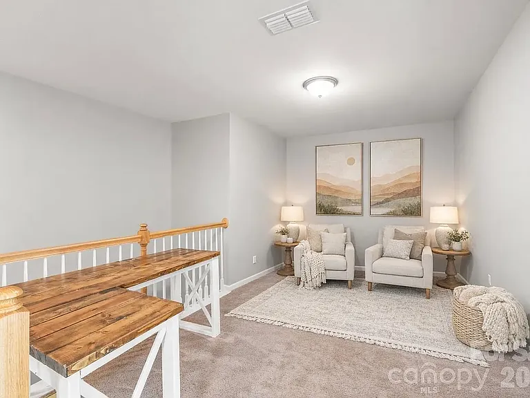 460 Caleb St — Photo 10