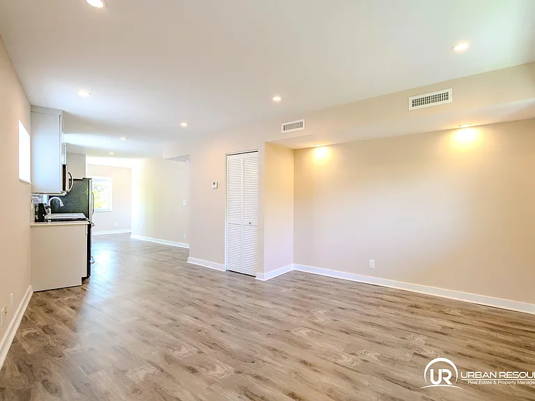 2400 NE 26th St #8 — Photo 7