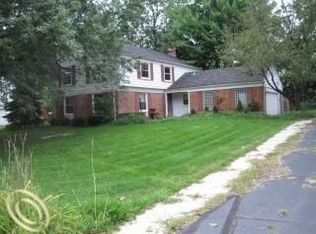 5560 Shaun Rd, West Bloomfield, MI 48322