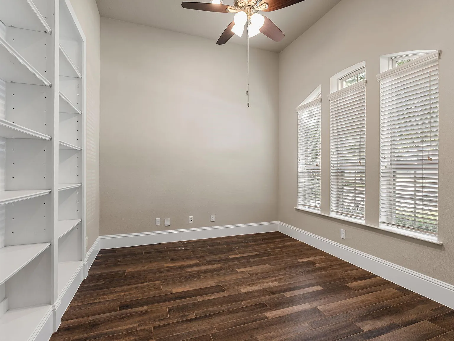 4 bed, 3.5 bath, 3320 sqft, $4,000 — Photo 4