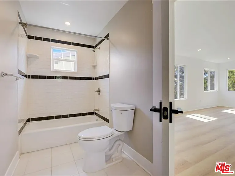 400 N Avenue 66 — Photo 26