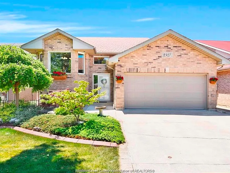 2327 Norcrest Ave — Photo 1