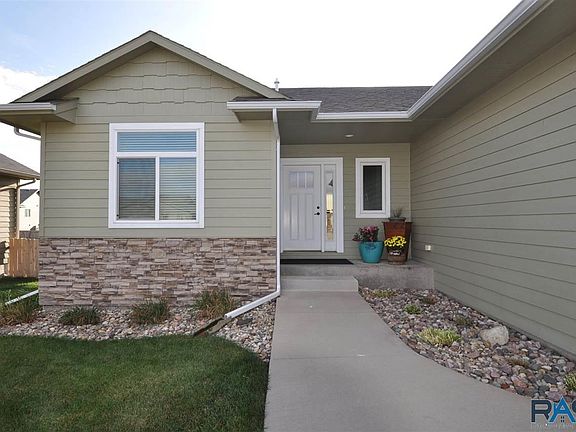 2nd image of 605 Marie Dr