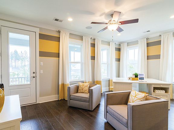 Large loft perfect for movie nights - Model Representation