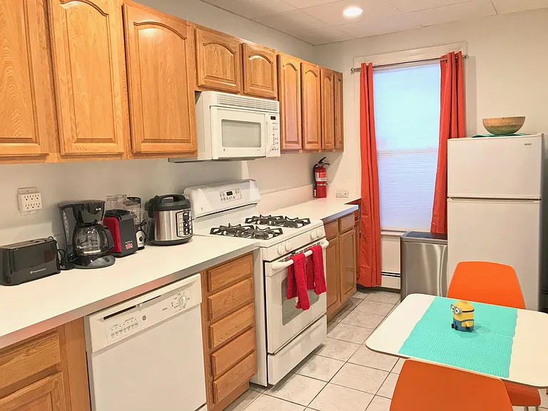 130 W 8th St #2 — Photo 9