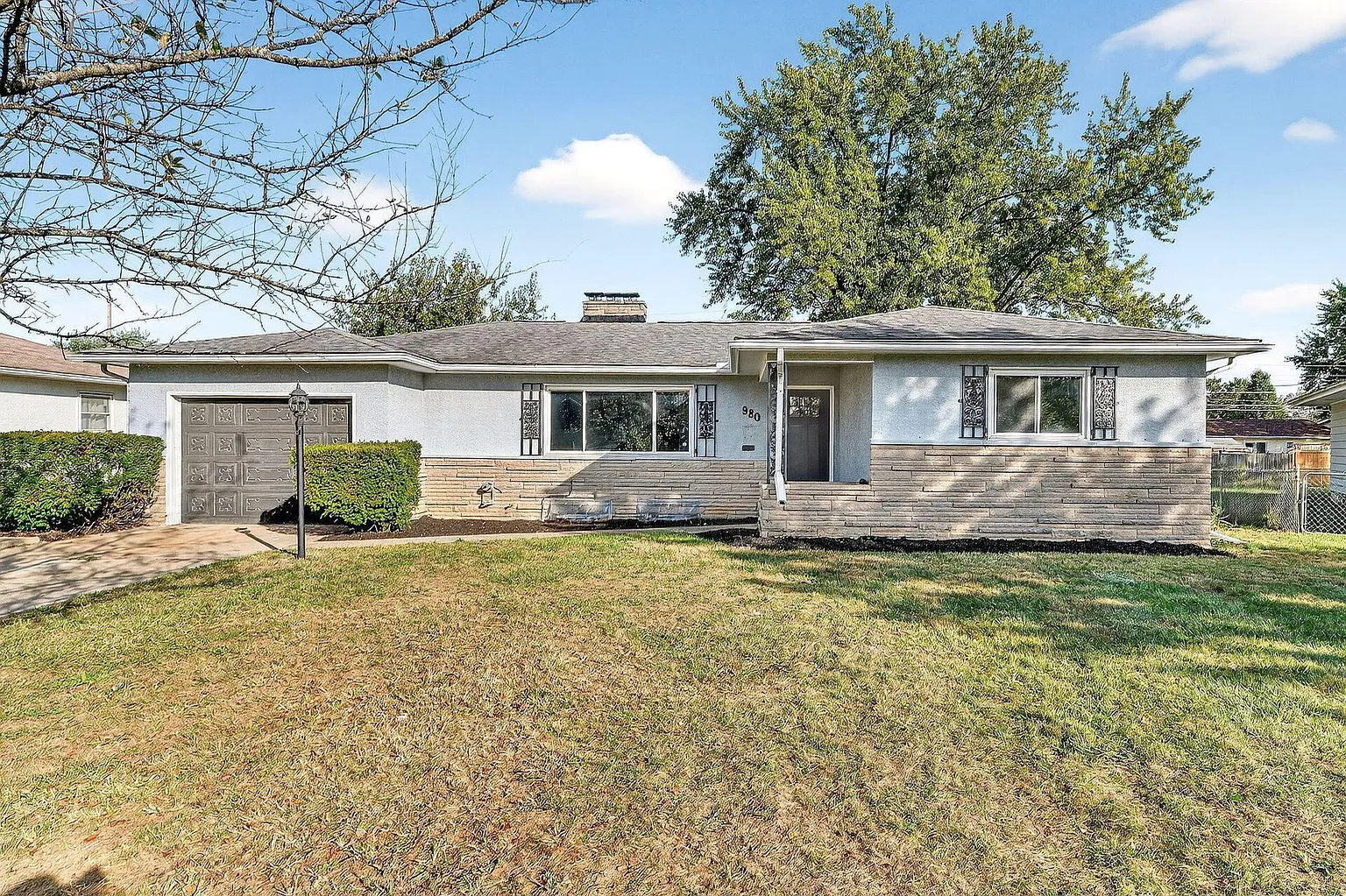 980 Miriam Dr E photo 1