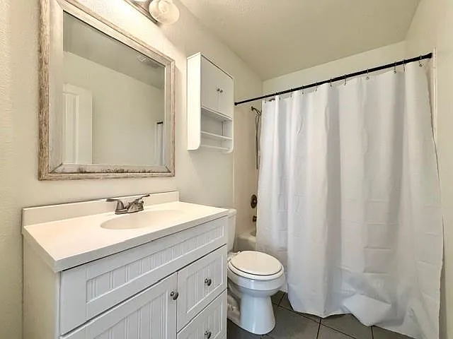1010 W Charles St — Photo 4