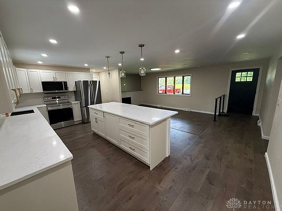 4th image of 1086 Grange Hall Rd