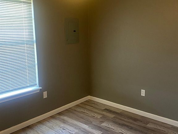 5th image of 2516 NE Dearborn Ave #1