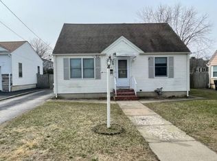 12 Hopedale Dr, West Warwick, RI 02893