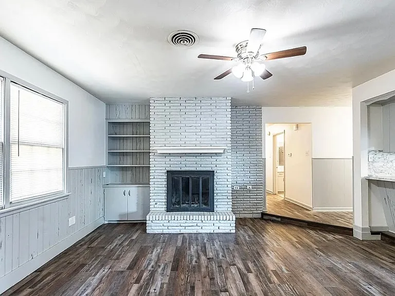 5426 43rd St — Photo 7