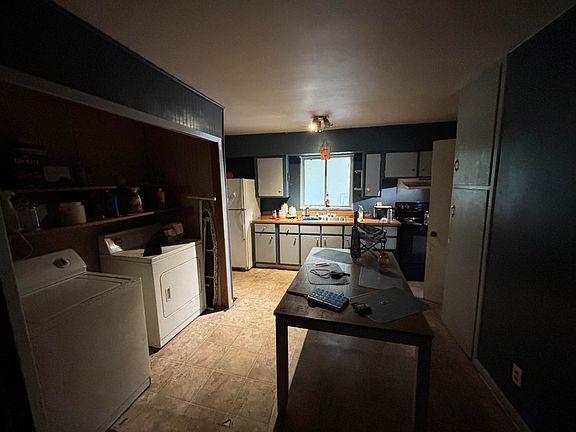 8th image of 304 Hillcrest Dr