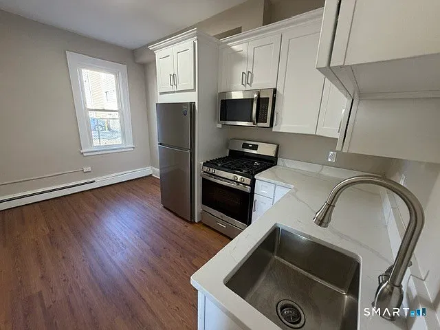 2 bed, 1.0 bath, 890 sqft, $2,900 — Photo 3