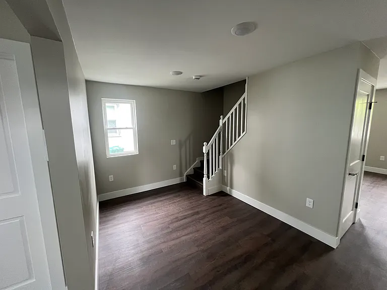 13 Columbia Ave — Photo 18