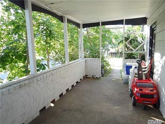 3rd image of 176 Jefferson Ave