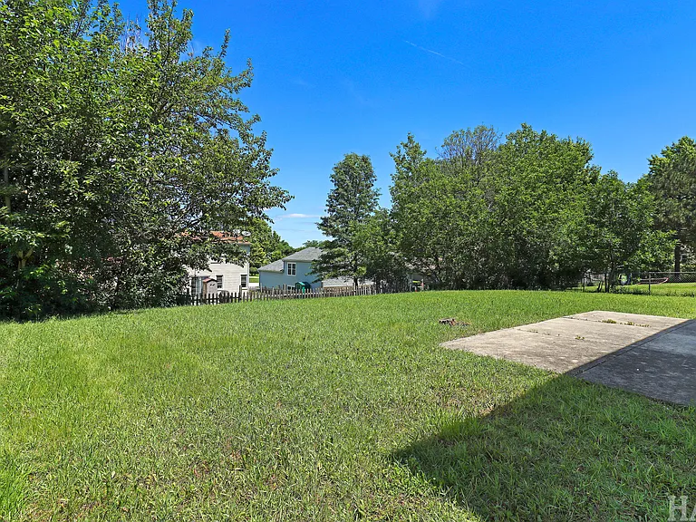 2208 Kensington Dr — Photo 47