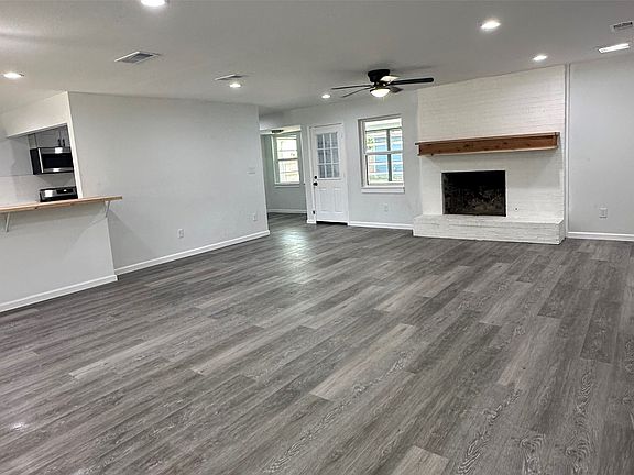 3rd image of 6201 Trail Lake Dr