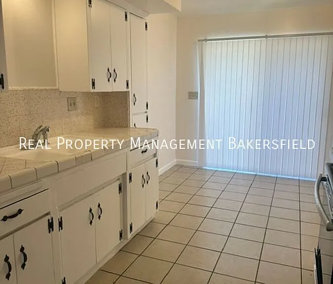 1015 Pacific St #D — Photo 10