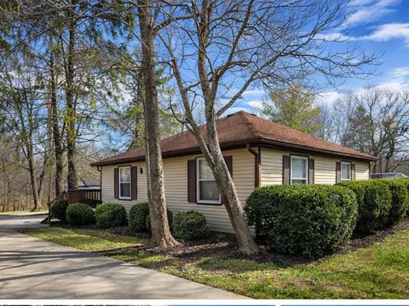 317 Central Ave, Pewee Valley, KY 40056