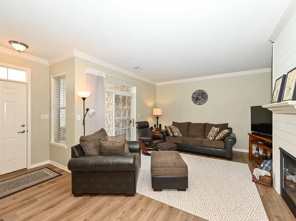 N16W26532 Meadowgrass CIRCLE #G, Pewaukee, WI 53072