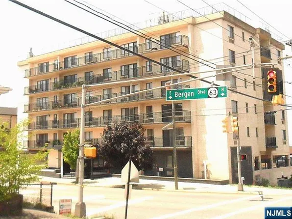 233 12th St APT 2C, Palisades Park, NJ 07650