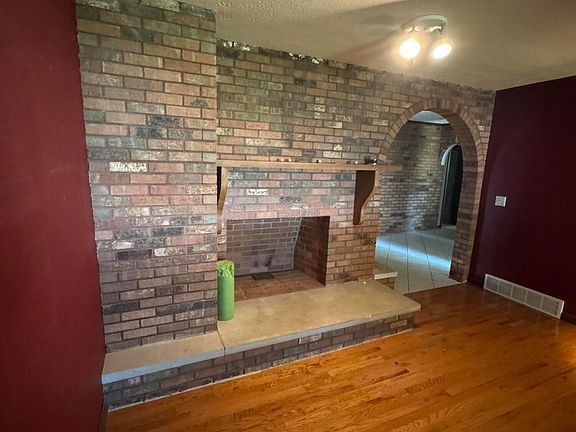 4th image of 6832 Young Rd