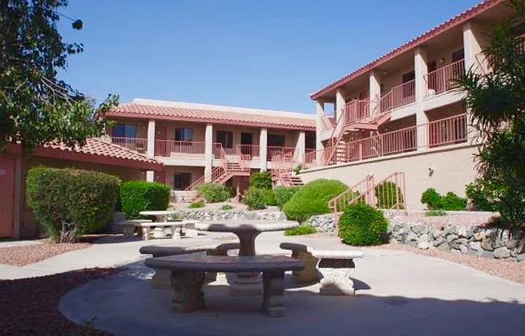 Common dining area near the pool