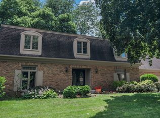 889 Bluffview Dr, Columbus, OH 43235