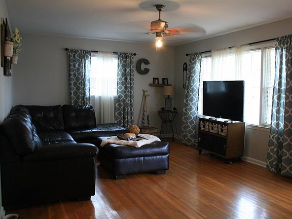 5th image of 626 Wells Ct