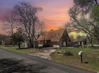 122 Nueces, Seguin, TX 78155