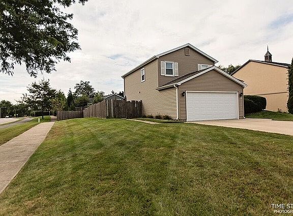 3rd image of 2701 Meadowdale Ln