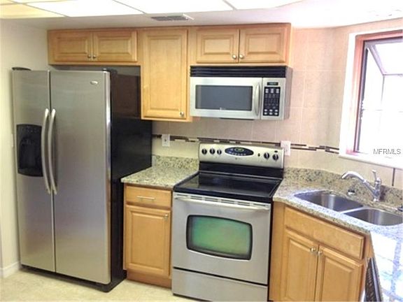 2nd image of 1633 Plaza Pl