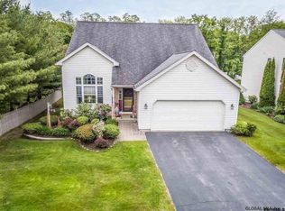 4 Sundance Dr, Saratoga Springs, NY 12866