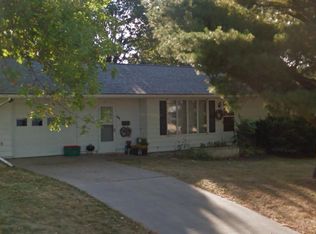824 5th St, Kalona, IA 52247