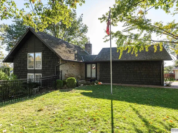 12455 Woodcrest Dr, Omaha, NE 68137