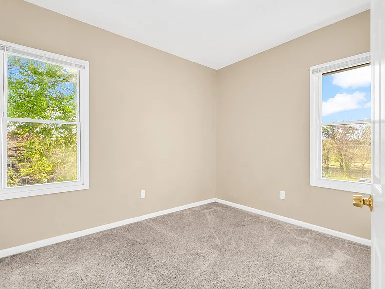6423 Hazlett St — Photo 32