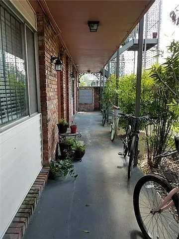 1135 Jackson Ave — Photo 4