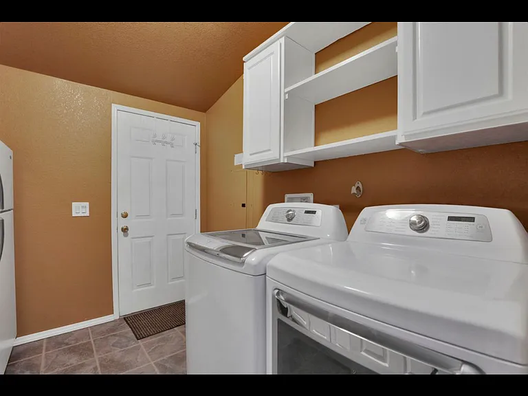 221 Harworth Rd — Photo 7