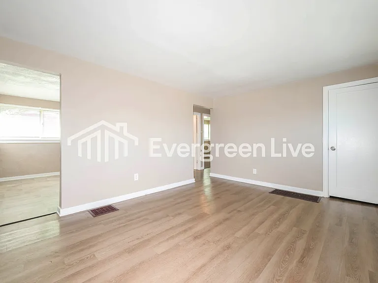 317 Johnston Rd — Photo 5