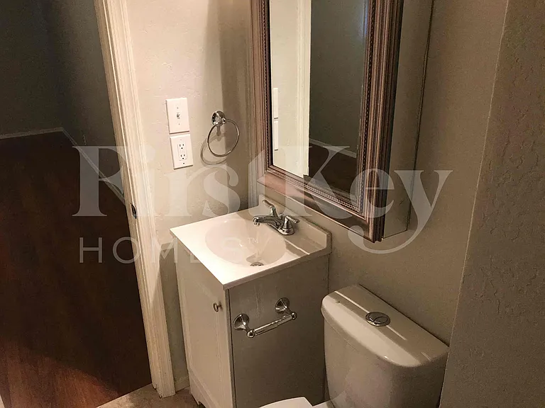 1205 W Highland Ave — Photo 9