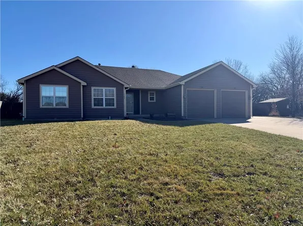 1343 S Delaware Dr, Tonganoxie, KS 66086