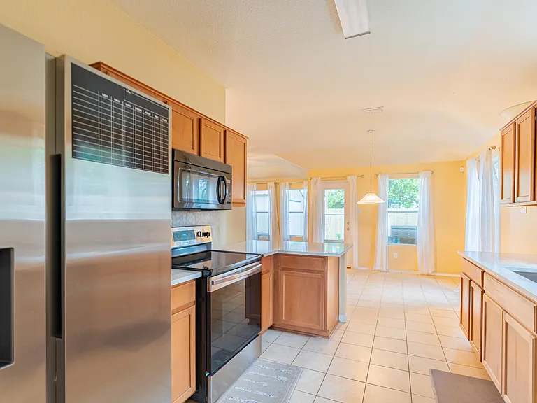 1906 Castaway Dr — Photo 8