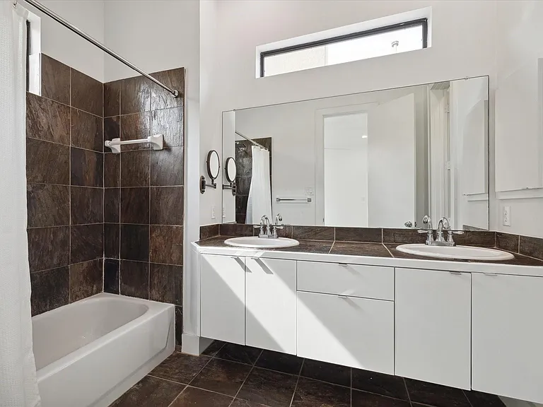 1105 W 21st St #B — Photo 17