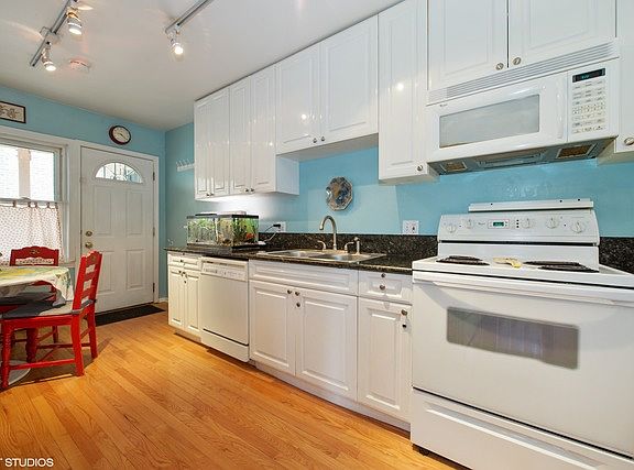 4th image of 1534 W Pratt Blvd #3D