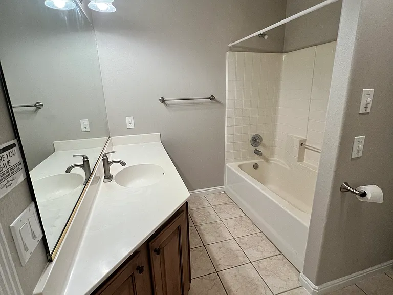 630 Spring Cir #B — Photo 8