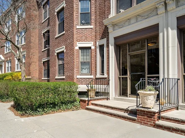 83 Pleasant St APT 3, Brookline, MA 02446