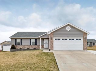 302 Meriadoc Ln, Wright City, MO 63390