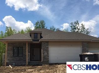 10048 Emiline St, La Vista, NE 68128